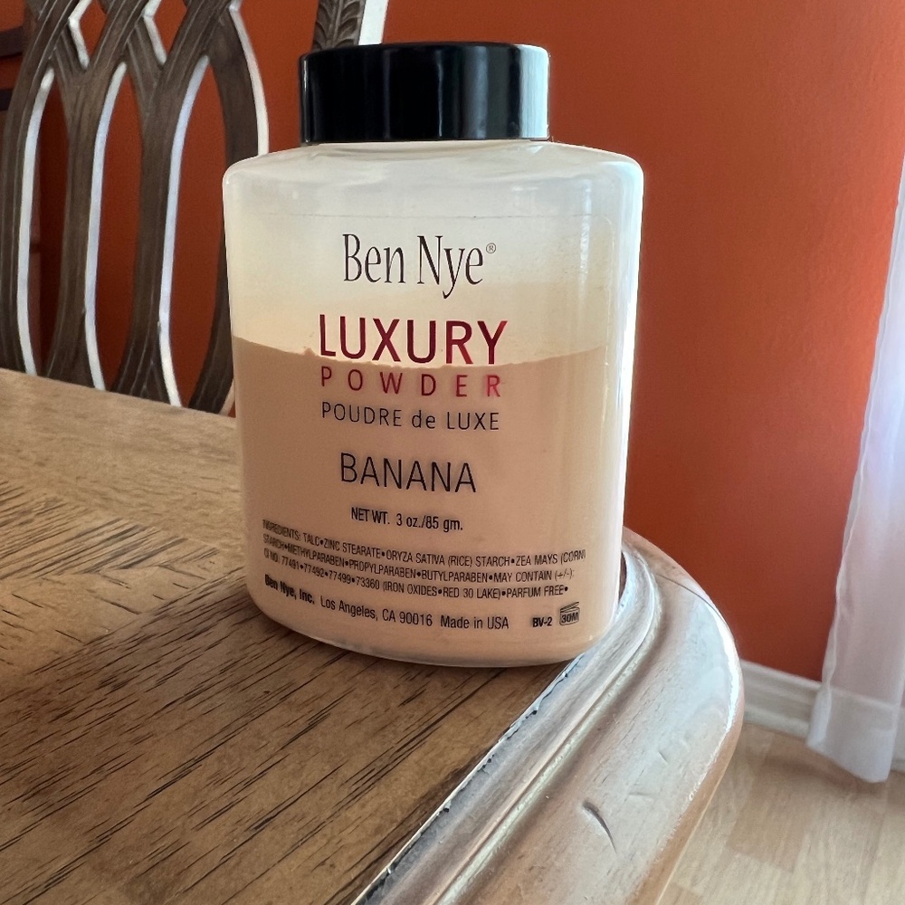 Ben Nye Banana Powder - Kim Kardashian’s favorite setting powder